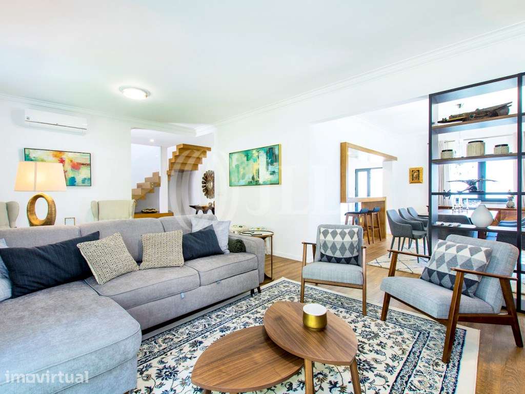 Moradia T4 com jardim, no Bairro do Rosário, Cascais - Grande imagem: 4/23