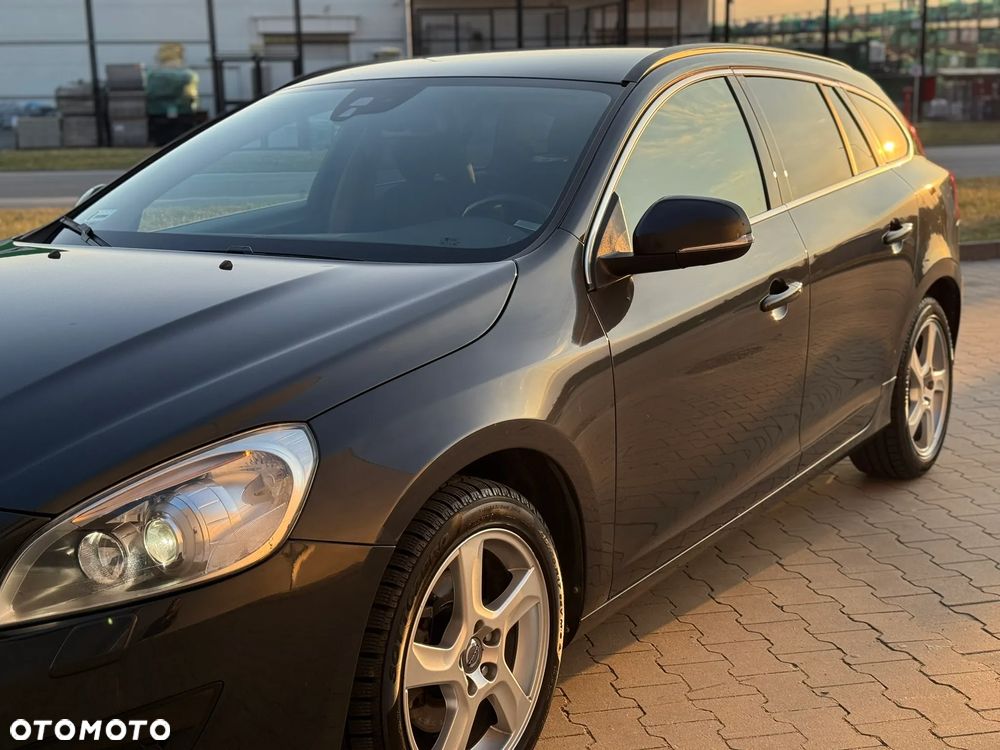 Volvo V60 D3 Geartronic Momentum - 35