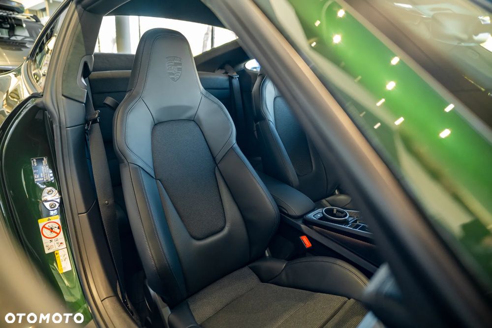 Porsche 911 GT3 Touring PDK - 11