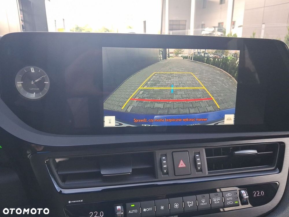 Lexus ES 300h F Sport Design - 17