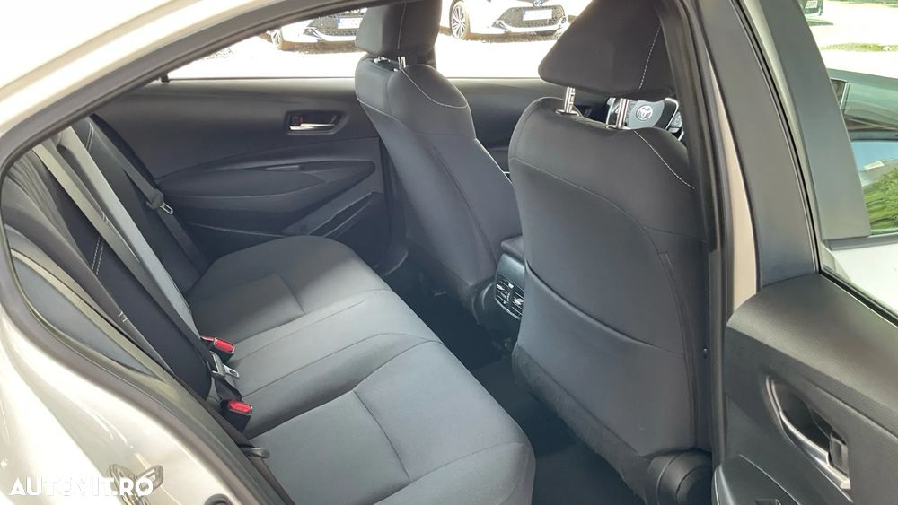 Toyota Corolla 1.8 HSD Business - 11