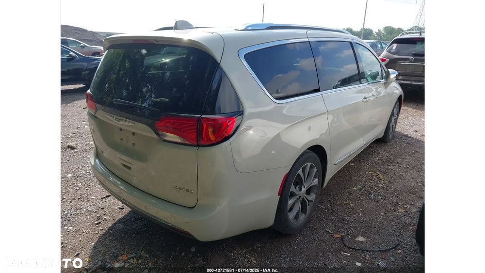 Chrysler Pacifica - 4