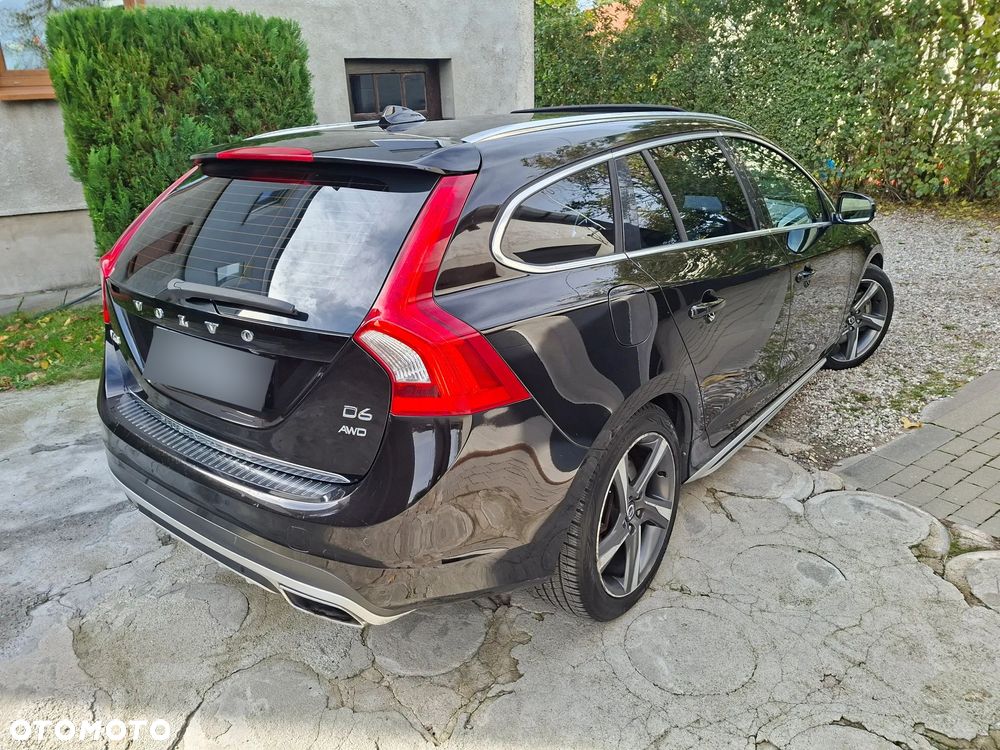 Volvo V60 D6 AWD Plug-in Hybrid R-Design Summum - 5