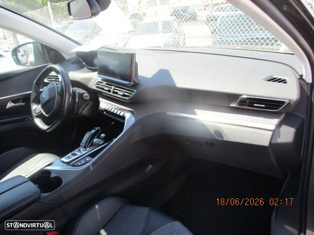 Peugeot E-3008 - 9