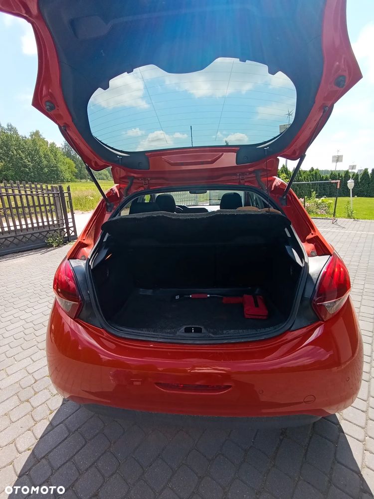 Peugeot 208 1.2 PureTech GPF Allure S&S EAT6 - 9