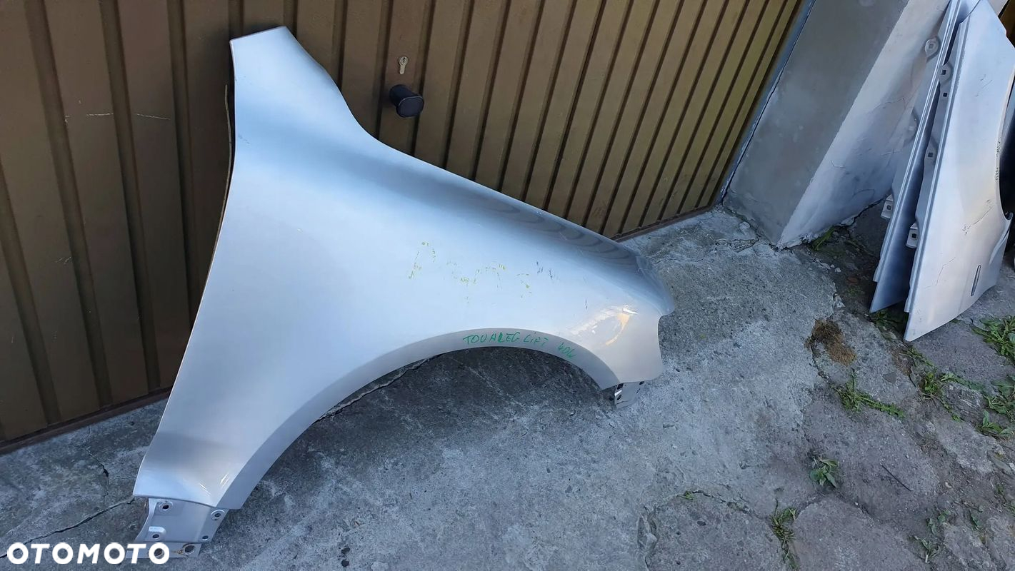 Volkswagen Touareg I 1 Lift 07-10 prawy błotnik przedni przód $ - 6