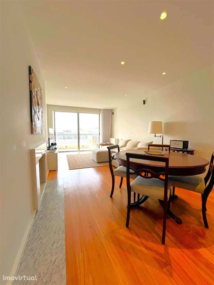 T2 renovado com vista mar e varanda a sul | Aviz - Grande imagem: 5/28