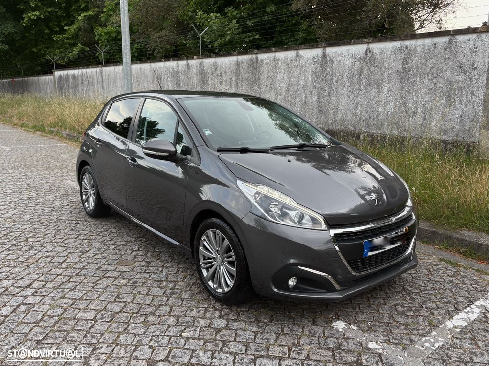Peugeot 208 1.2 PureTech Signature - 1
