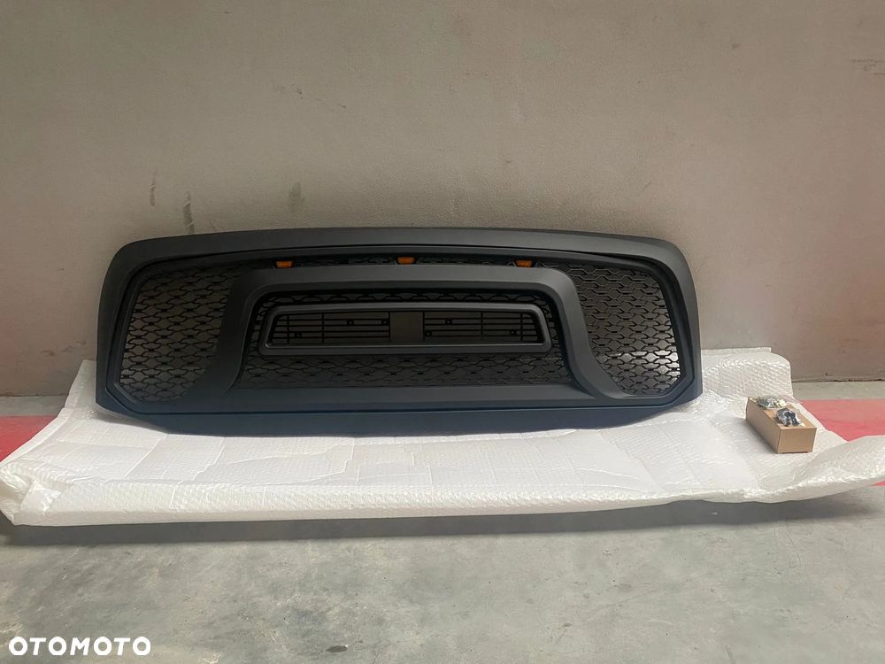 Grill Dodge Ram 1500 2002-2005 - 1