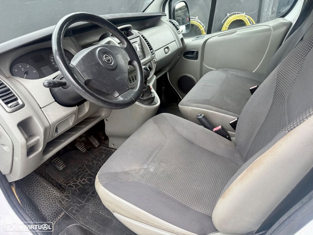 Opel Vivaro longa - 11