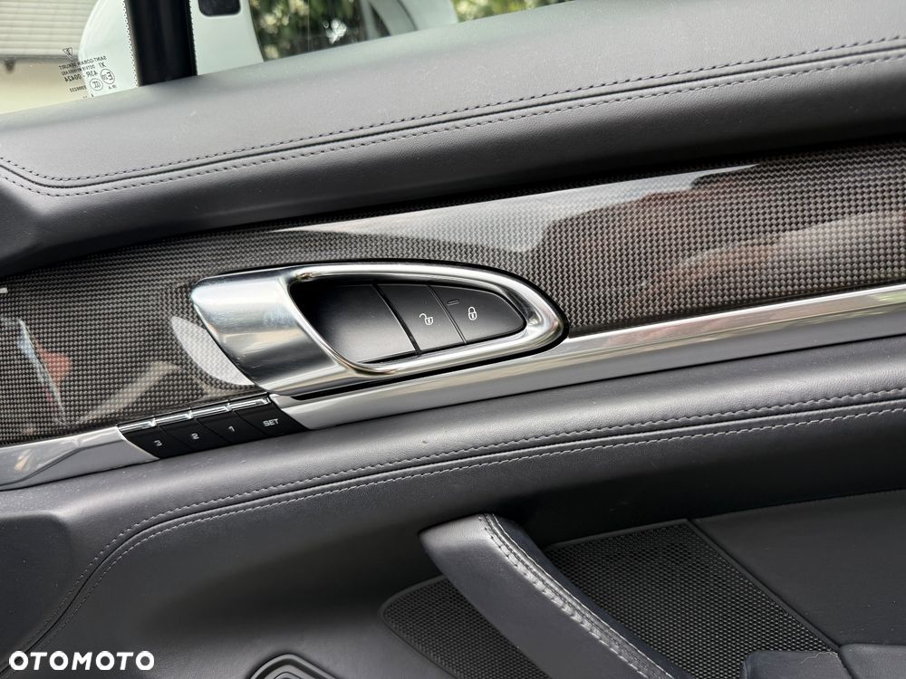 Porsche Panamera - 22
