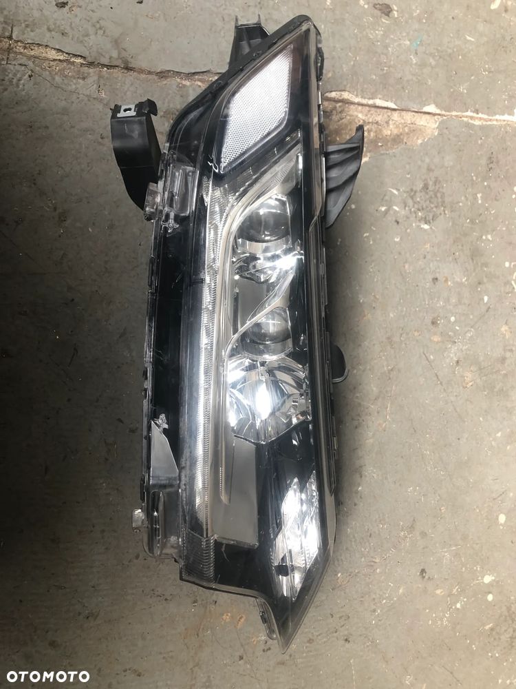 Lampa prawa Mitsubishi Outlander III 3 LIFT 2015-^ 8301C8-64