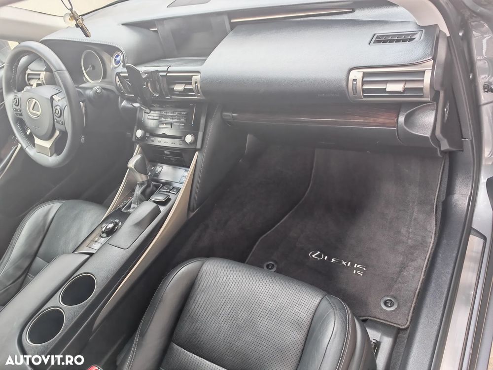 Lexus Seria IS 300h Aut. Executive - 6