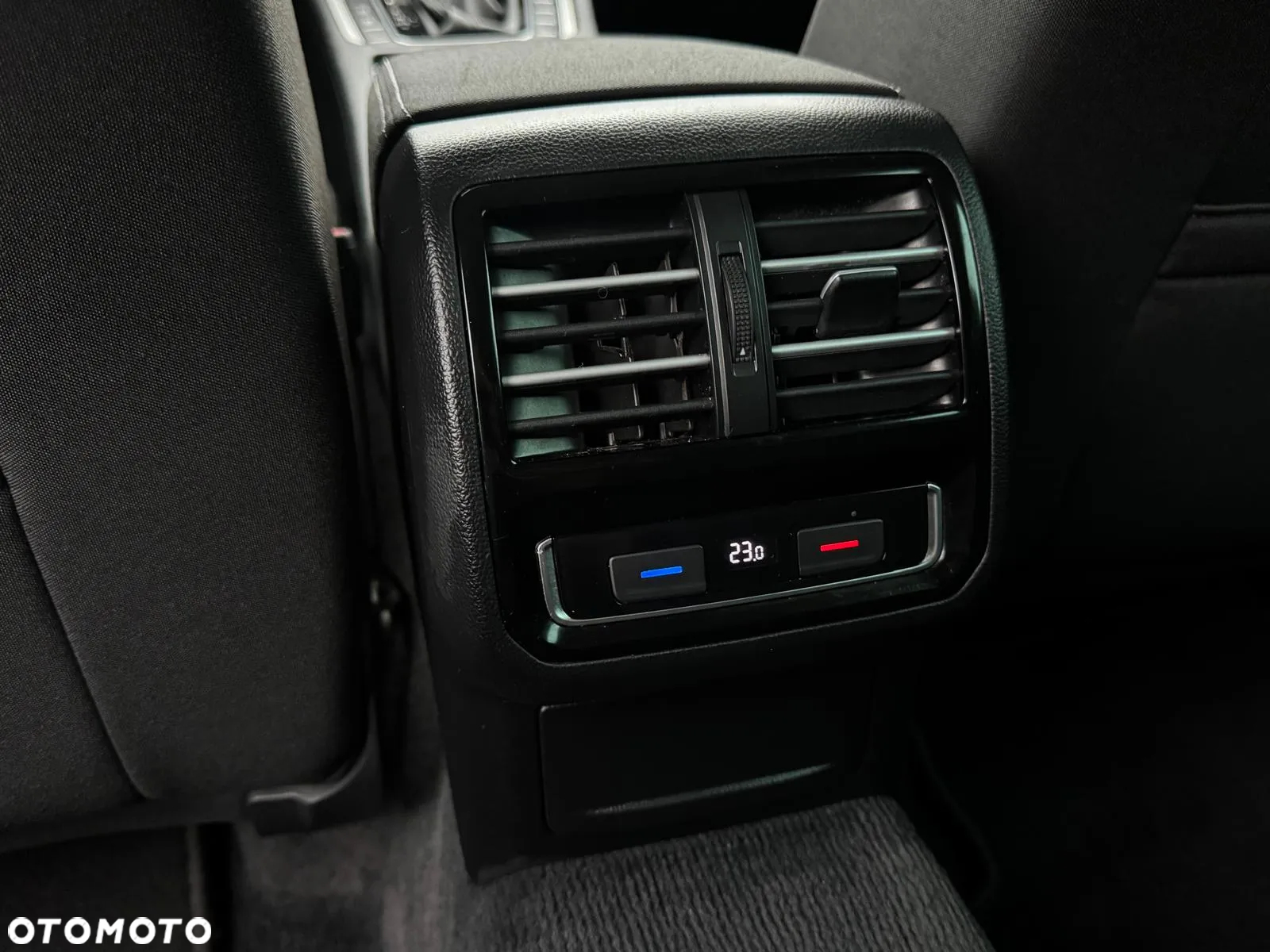 Volkswagen Passat Variant 1.8 TSI (BlueMotion Technology) DSG Comfortline - 34