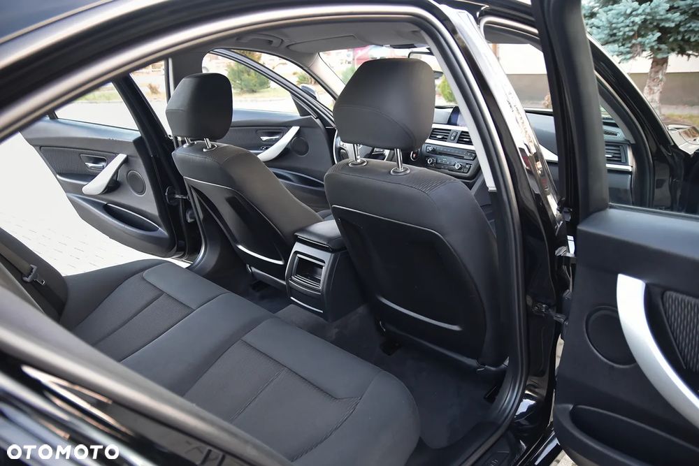 BMW Seria 3 318d - 34