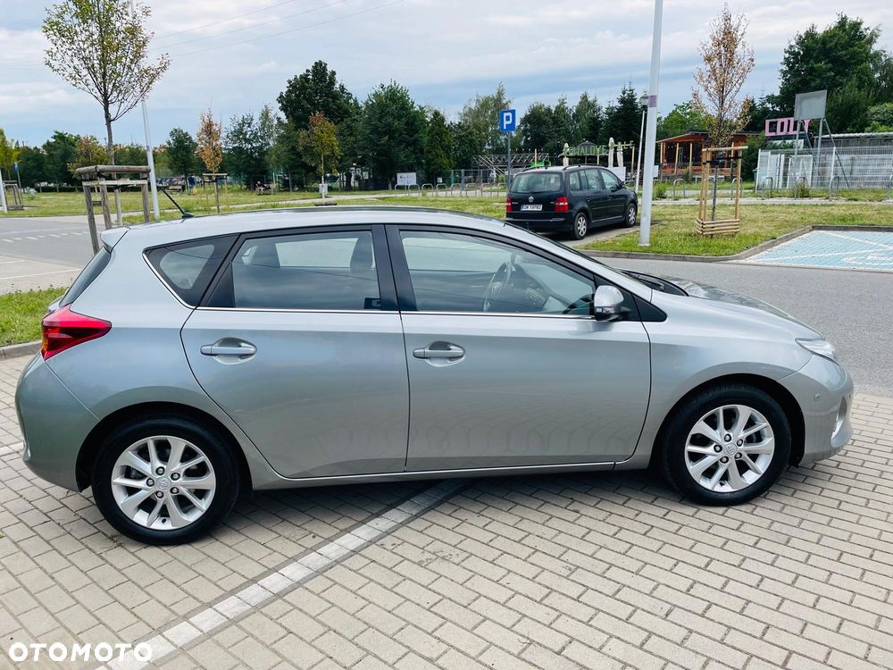 Toyota Auris 1.6 Valvematic Executive - 2