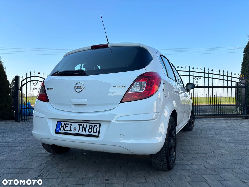 Opel Corsa 1.2 16V Essentia - 11