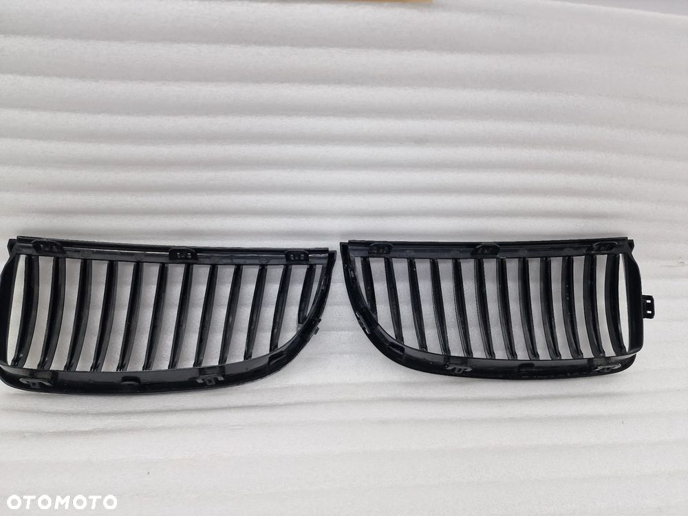 BMW E90 / E91 04- KOMPLET LEWA + PRAWA NERKA / ATRAPA / GRILL PRZEDNI PRZÓD CZARNE BLACK , NR AUKCJI GL205 - 4