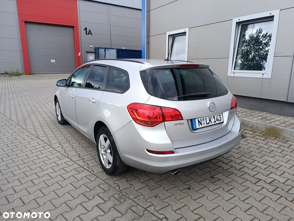Opel Astra 1.4 Turbo 150 Jahre - 11