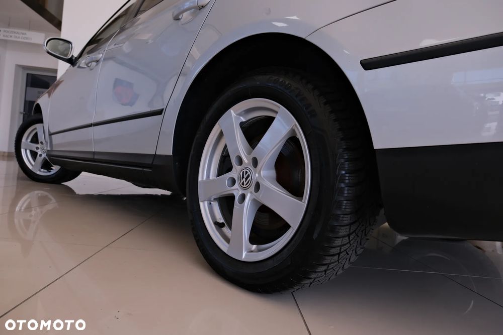 Volkswagen Passat - 16