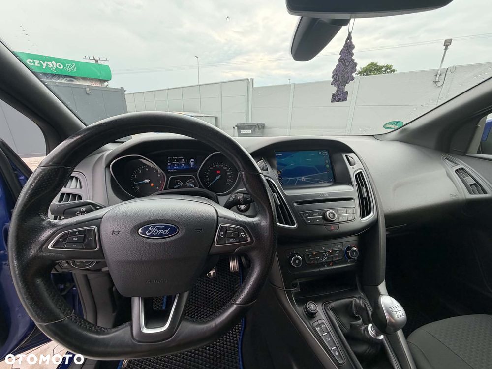 Ford Focus 1.5 EcoBoost ST-Line - 13