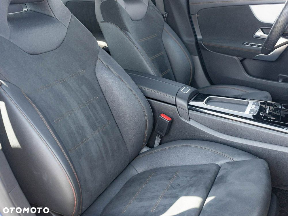 Mercedes-Benz CLA 200 mHEV 7G-DCT - 33