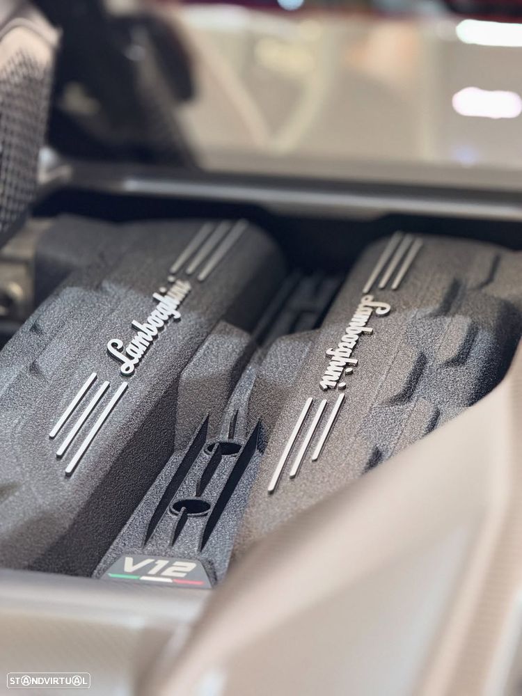 Lamborghini Revuelto 6.5 V12 - 7