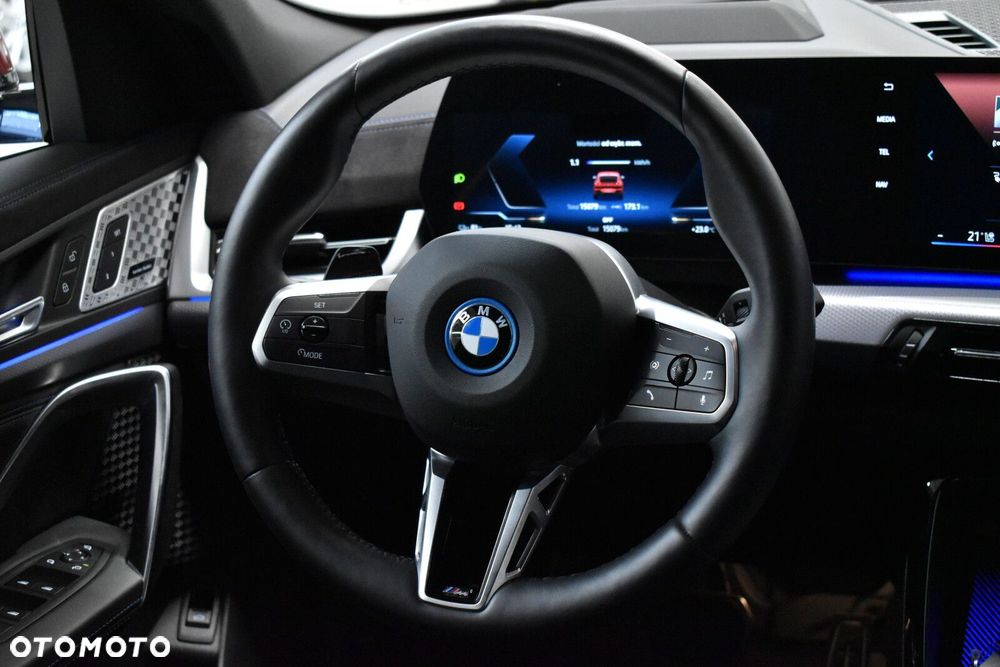 BMW iX2 xDrive30 66.5kWh M Sport - 14