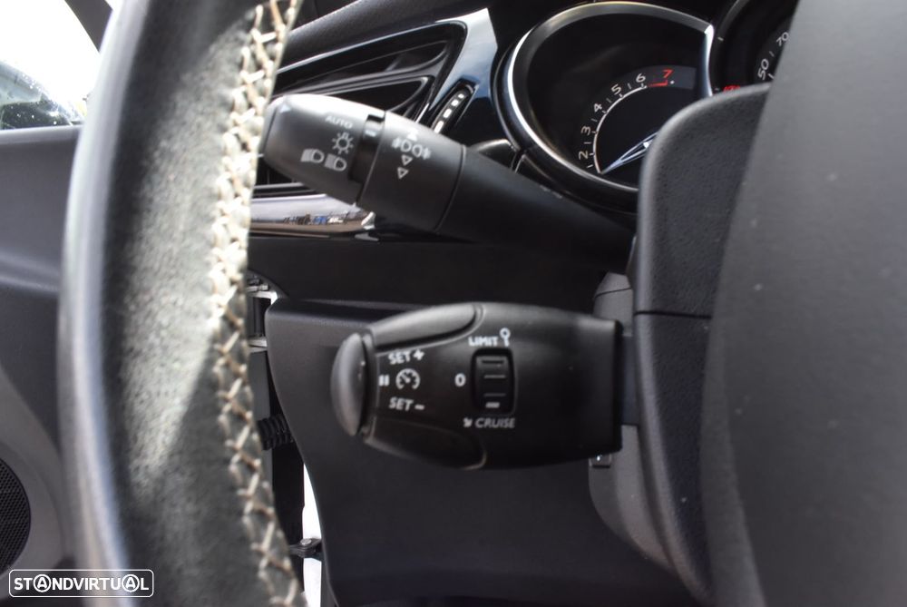 DS DS3 PureTech 82 Chic - 5