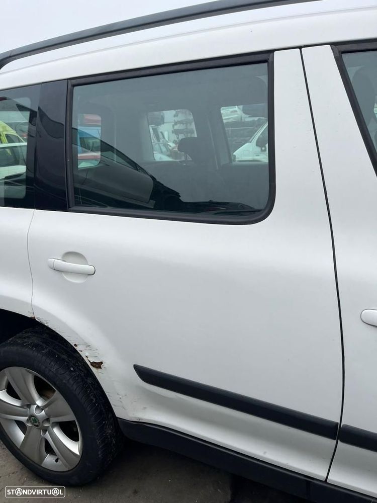 PORTA TRASEIRA DIREITA SKODA YETI 5L2009 - 1