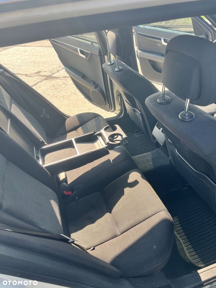 Mercedes-Benz Klasa C 200 CGI BlueEff Elegance - 14