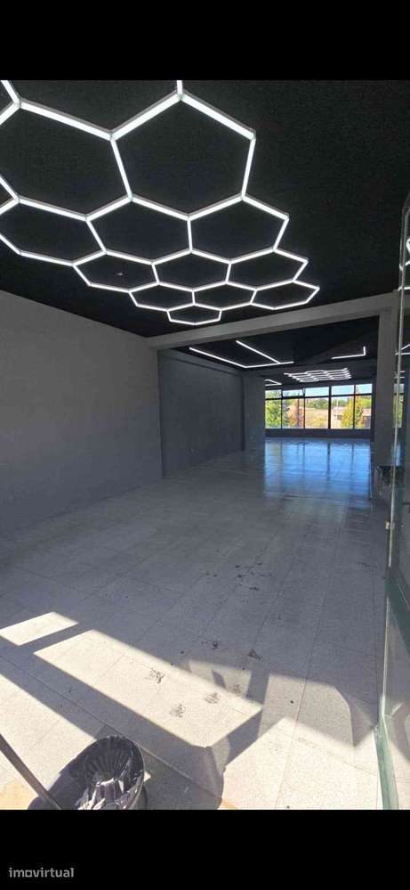 Loja, 90 m², Campanhã - Grande imagem: 3/4