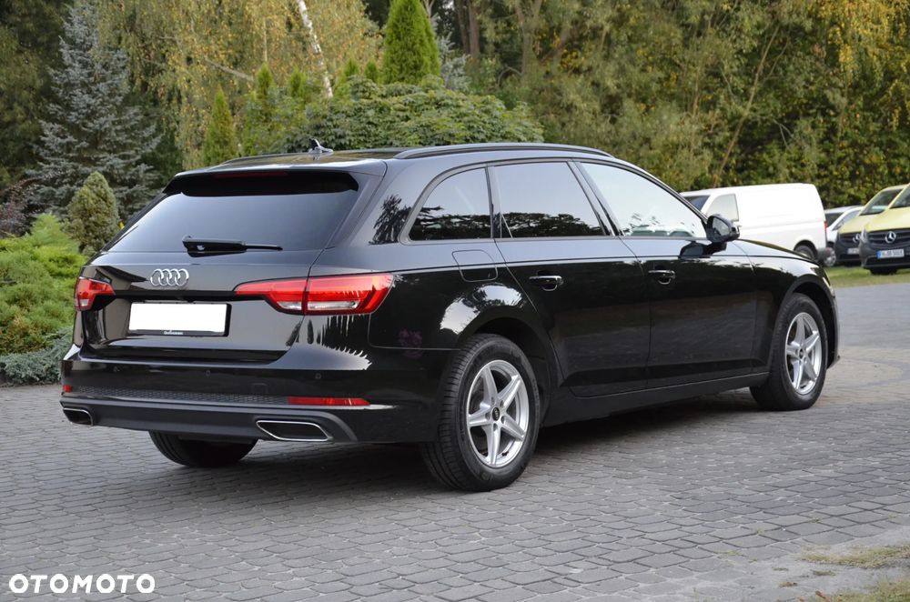 Audi A4 Avant 30 TDI S tronic design - 3
