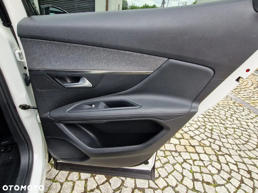Peugeot 3008 PureTech 130 Stop & Start GPF Allure - 34