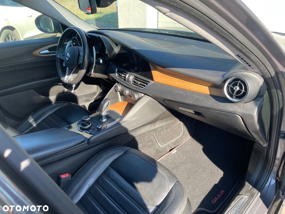 Alfa Romeo Giulia 2.2 AT8-Q4 Veloce - 12