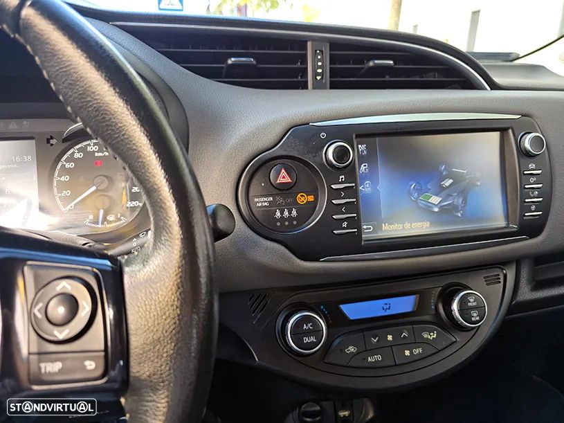 Toyota Yaris 1.5 HSD Exclusive+P.Luxury - 17
