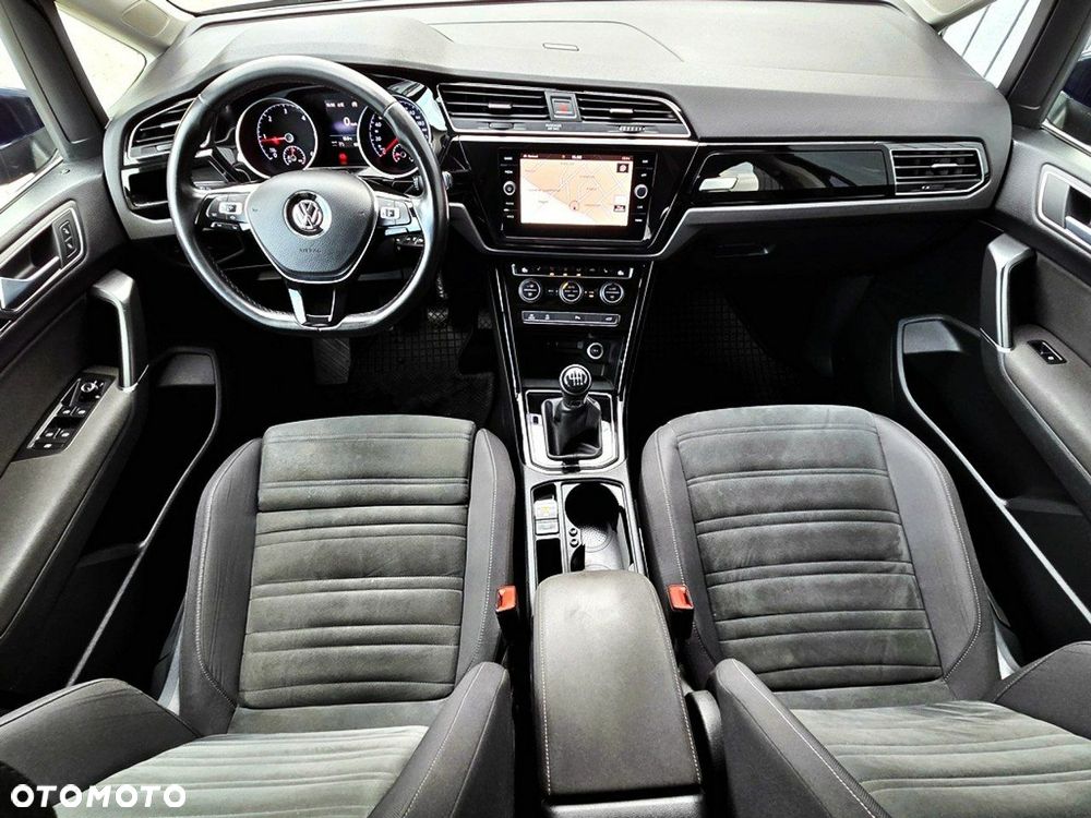 Volkswagen Touran - 11