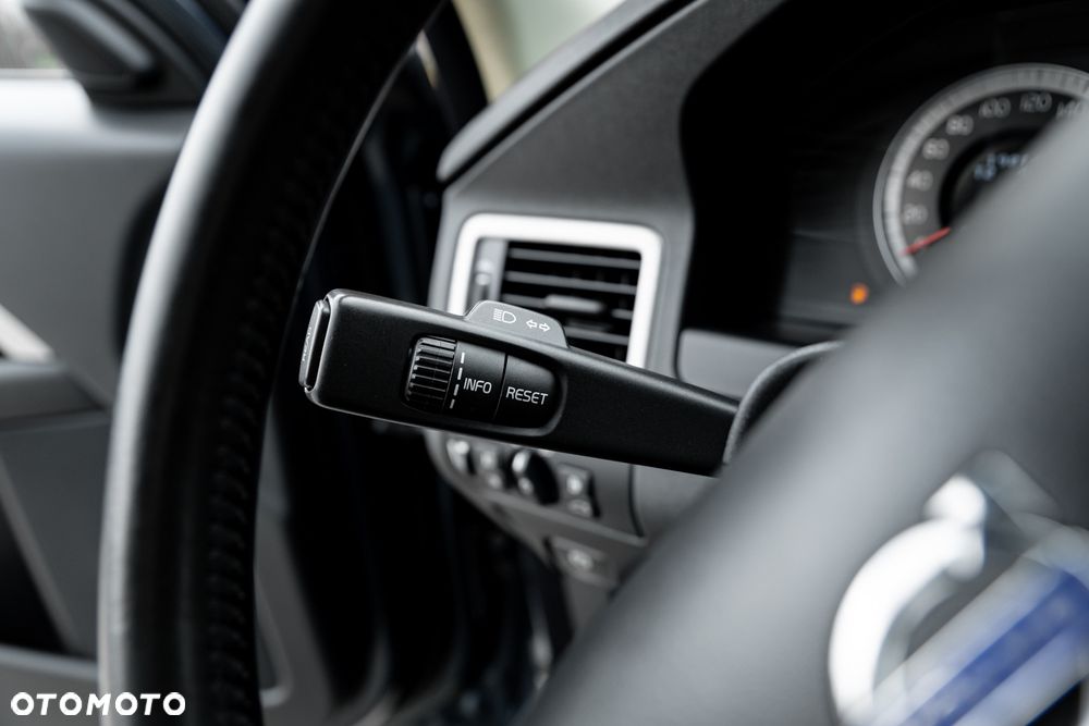 Volvo XC 70 D5 AWD Momentum - 33