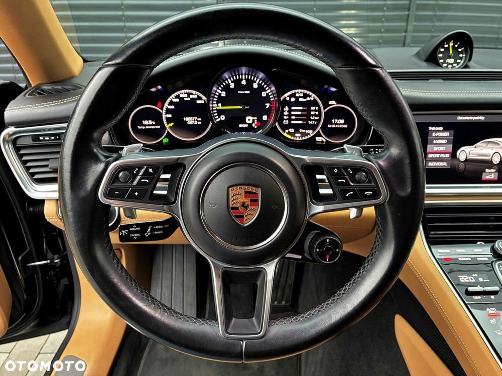 Porsche Panamera - 23