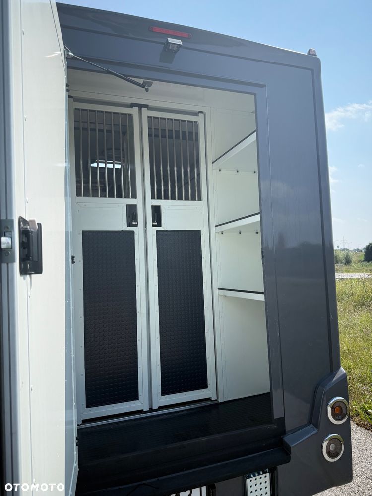 Mercedes-Benz Sprinter - 9