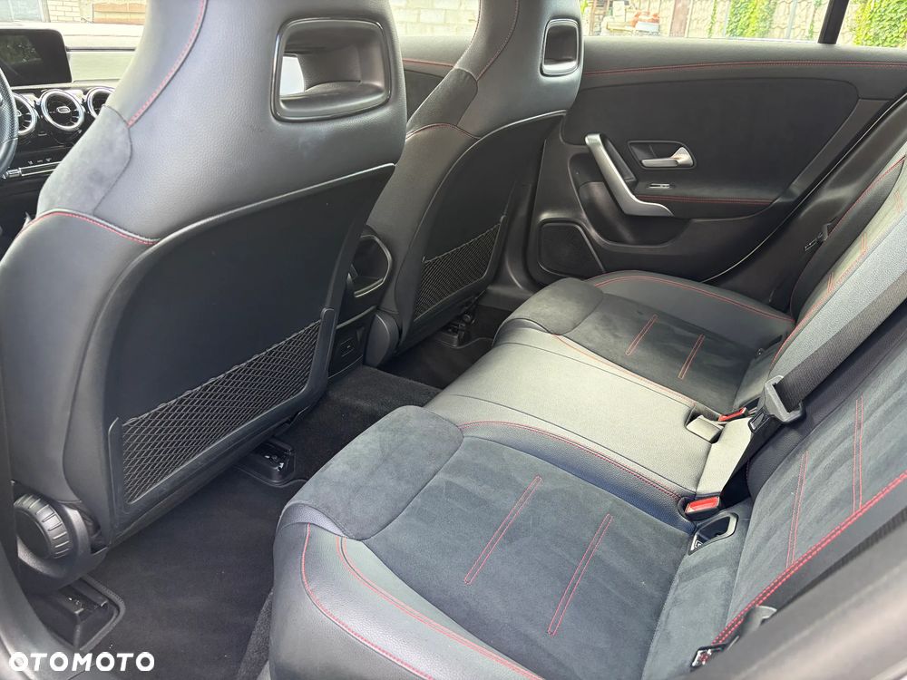 Mercedes-Benz CLA 180 AMG Line 7G-DCT - 29