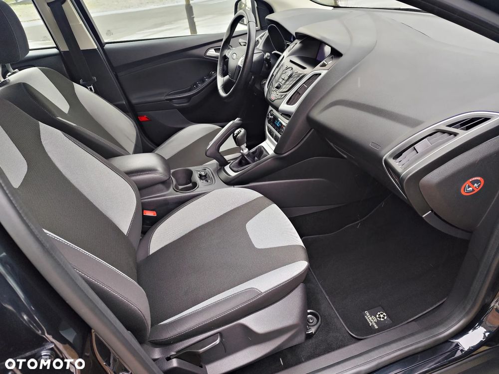 Ford Focus 1.6 TDCi DPF Champions Edition - 8