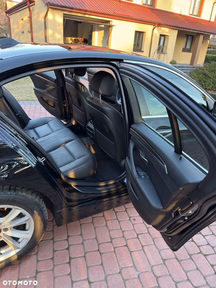 BMW Seria 5 528i xDrive - 10