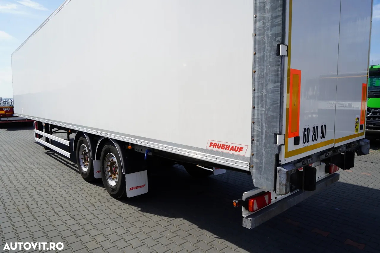 Fruehauf CONTAINER / KOFFER / 2 AXE / SAF / PODEA FOARTE REZISTENTĂ: ȘINĂ - 11
