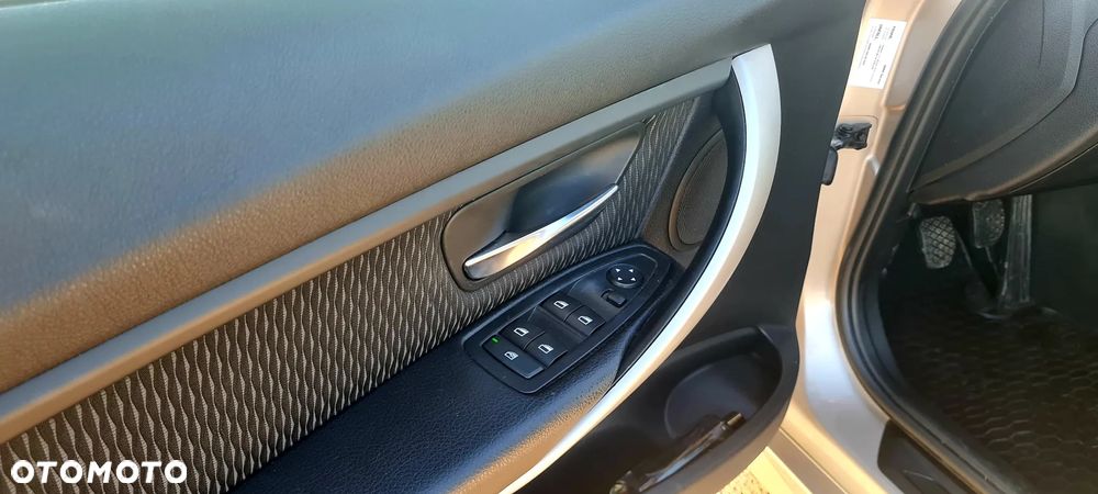 BMW Seria 3 316i - 33