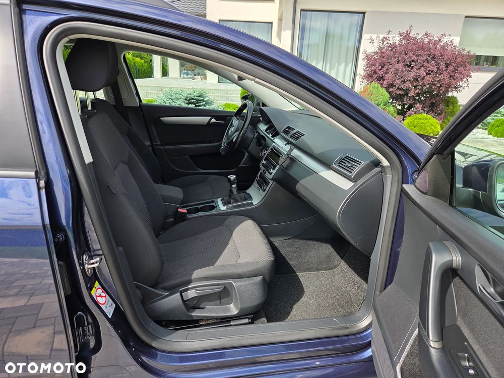 Volkswagen Passat 2.0 Blue TDI SCR Comfortline - 29