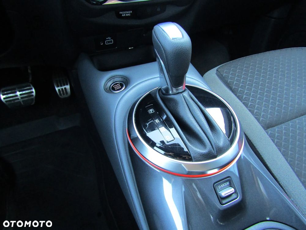 Nissan Juke 1.0 DIG-T N-Connecta DCT - 32