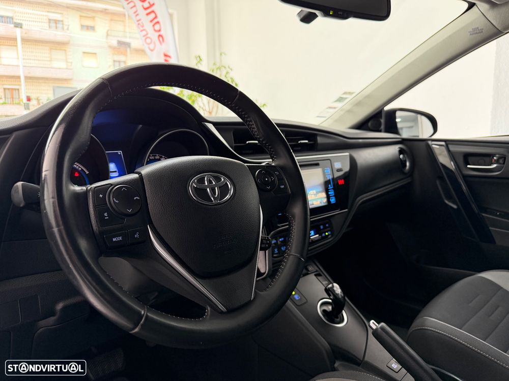 Toyota Auris Touring Sports 1.8 HSD Comfort+P.Sport - 27