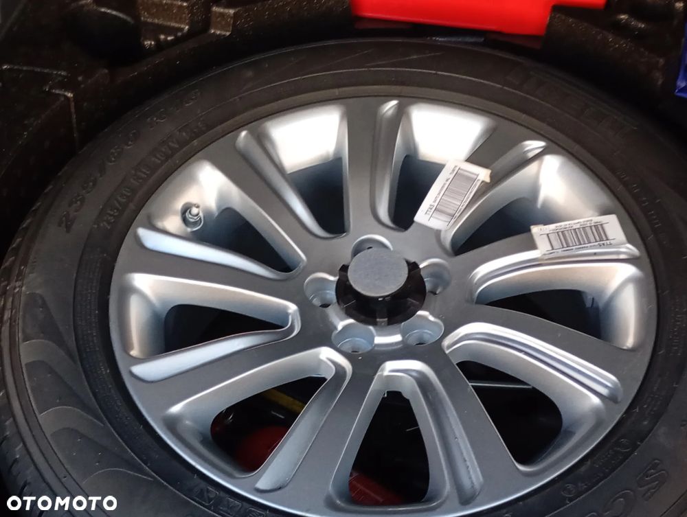 Land Rover Discovery Sport - 28