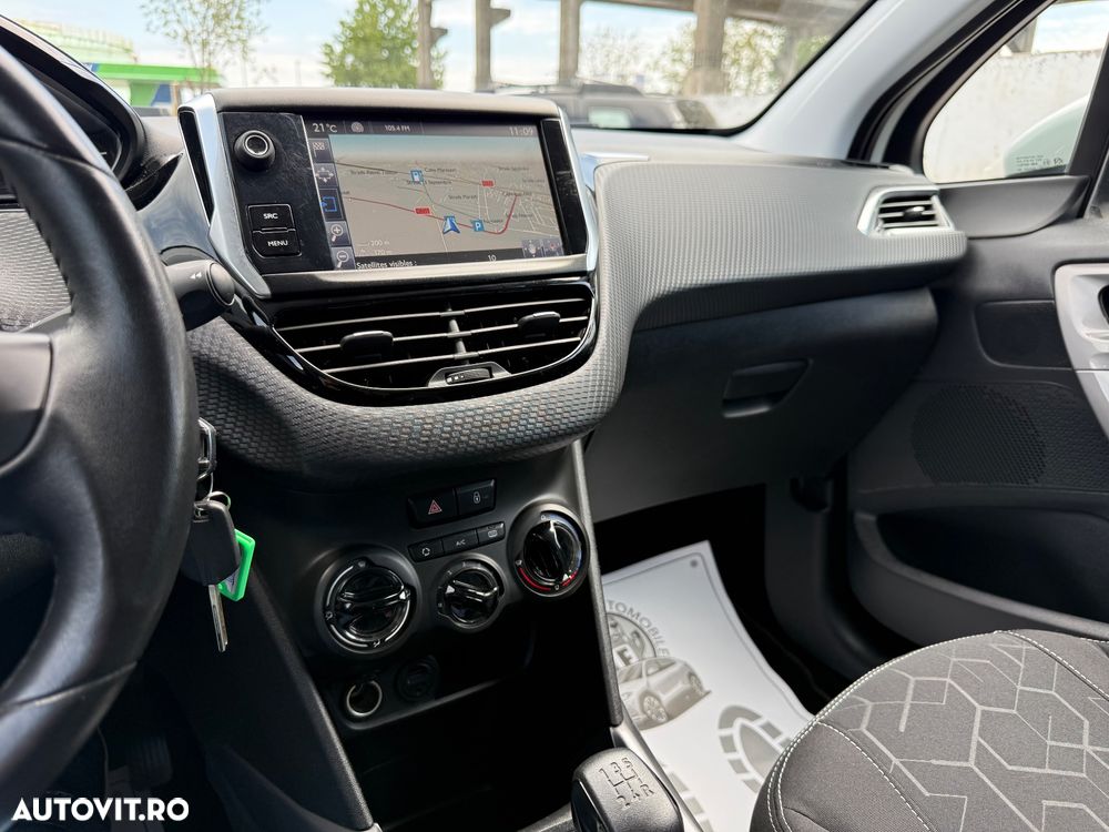 Peugeot 2008 PureTech 130 GPF Stop&Start Signature - 18